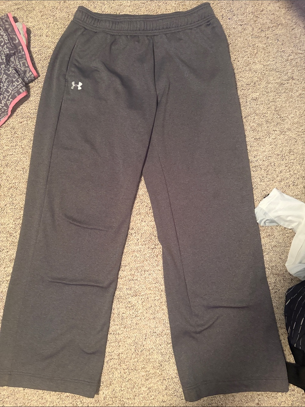 Mens Large Under Armour Dark Gray Athletic Pants with Silver Logo
